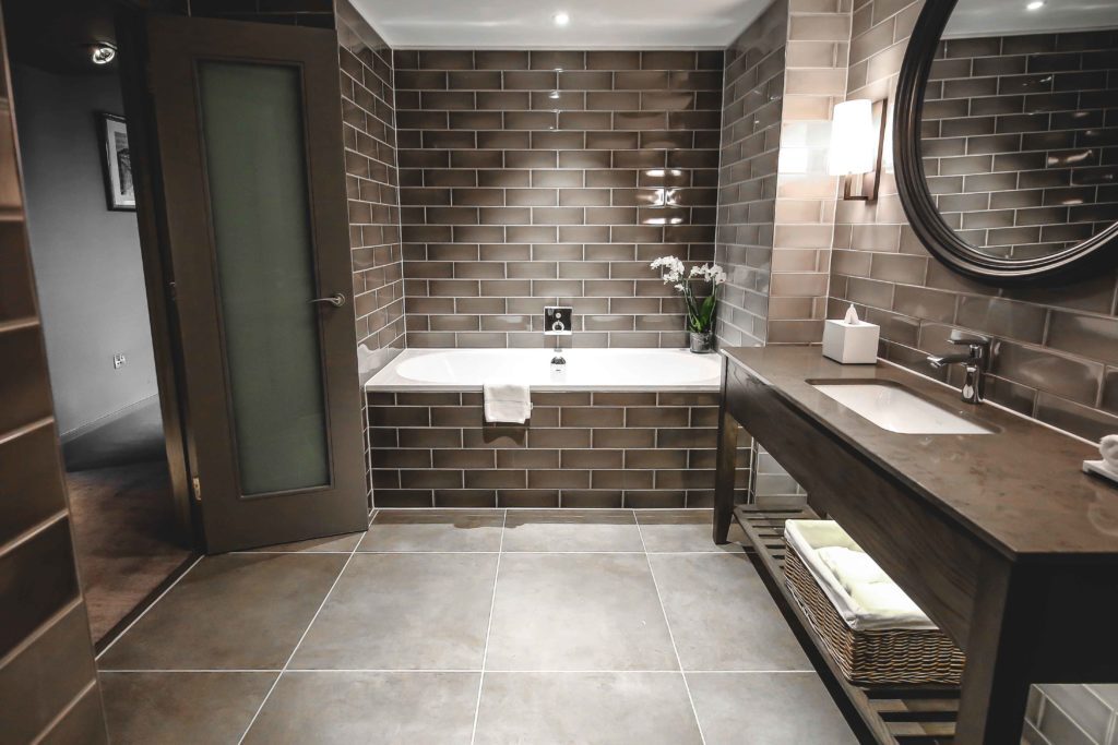 Dakota Glasgow bathroom suite